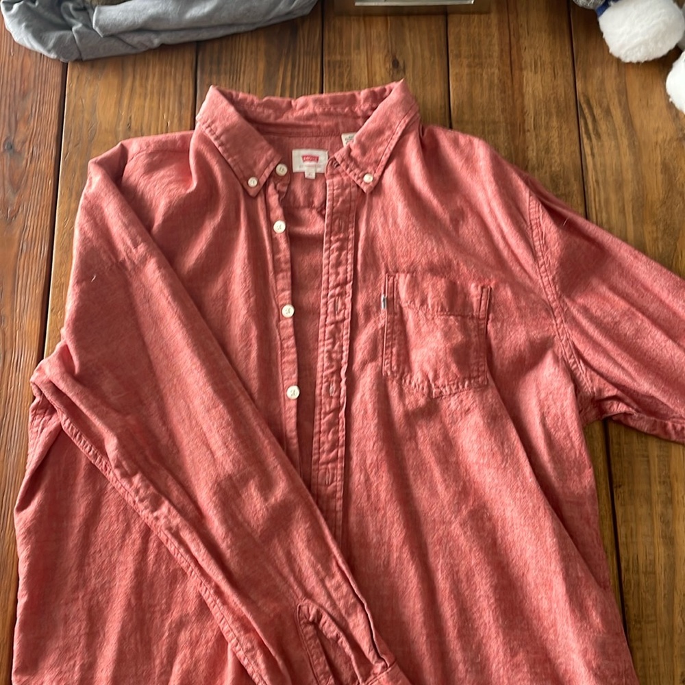 Levi’s long sleeve button down one pocket XL